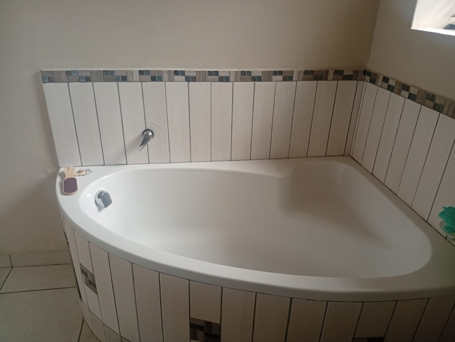 2 Bedroom Property for Sale in Waterval East North West